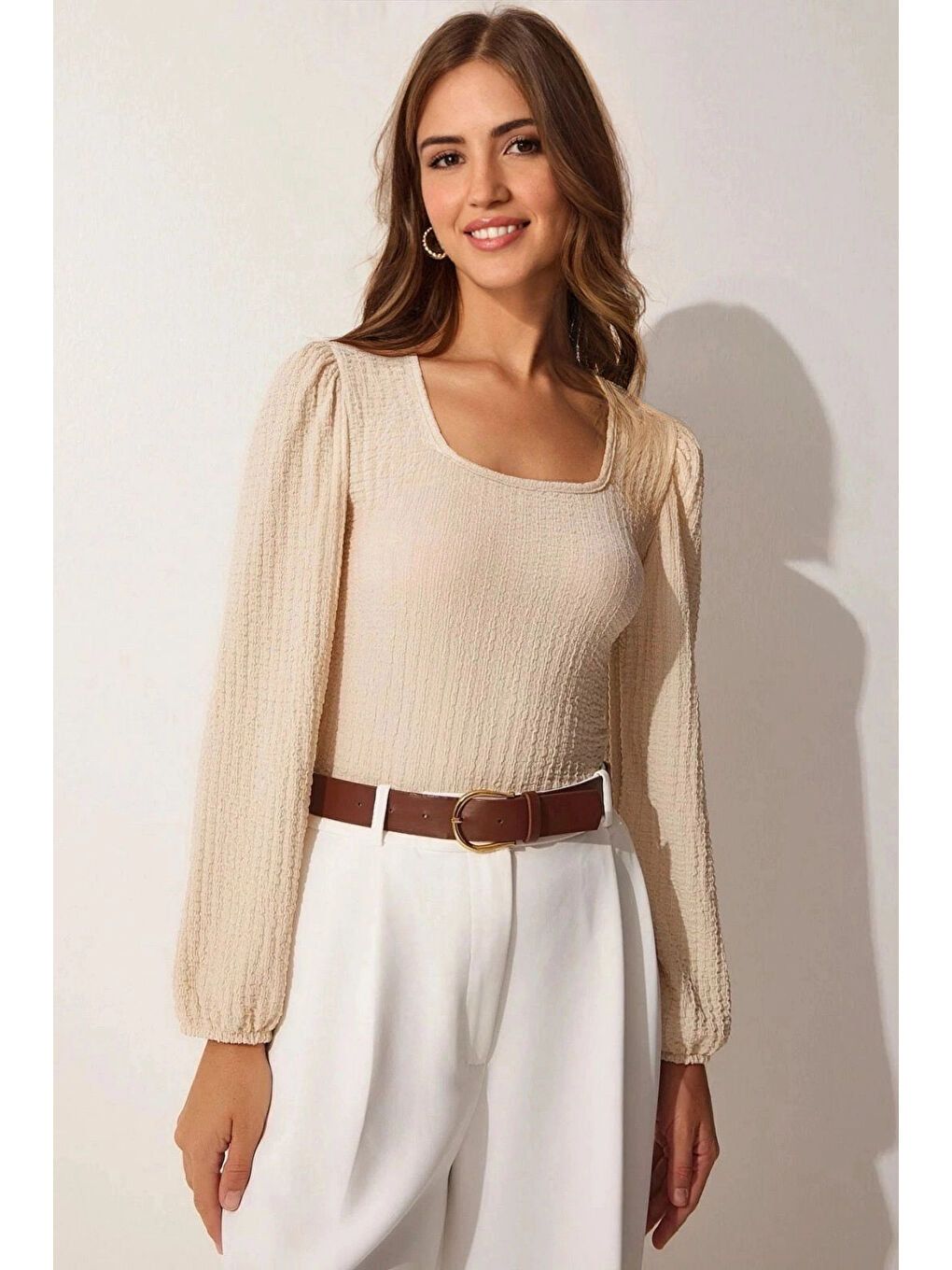 Ekru Kadın Açık Krem Balon Kol Dokulu Kare Yaka Trend Örme Bluz HZL23W-BD104421-1