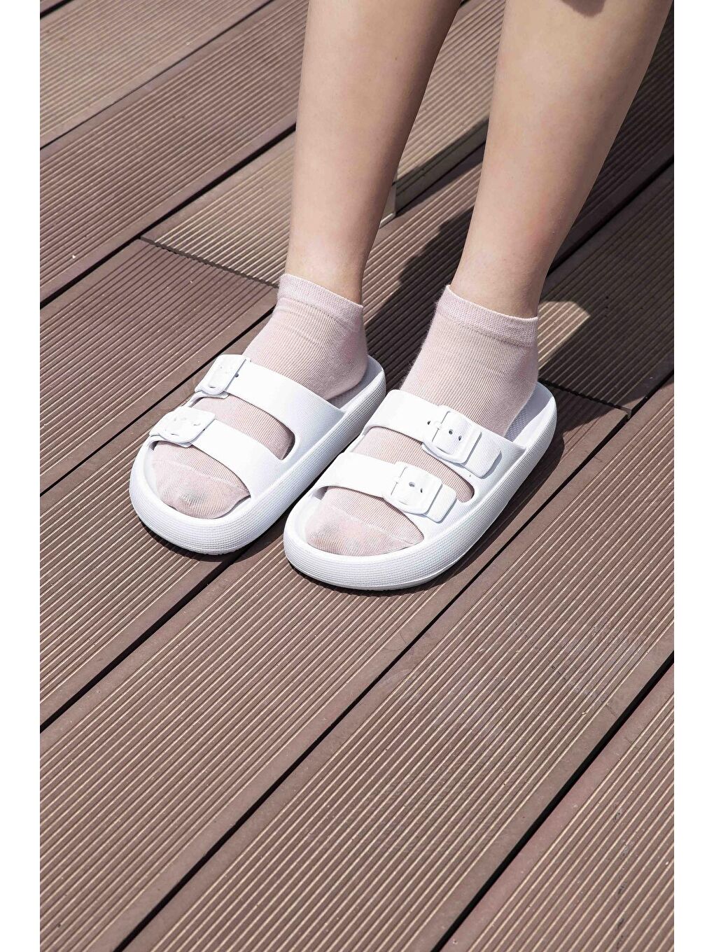 Kadın Beyaz Ayarlanabilir Kemerli Terlik TEKLI