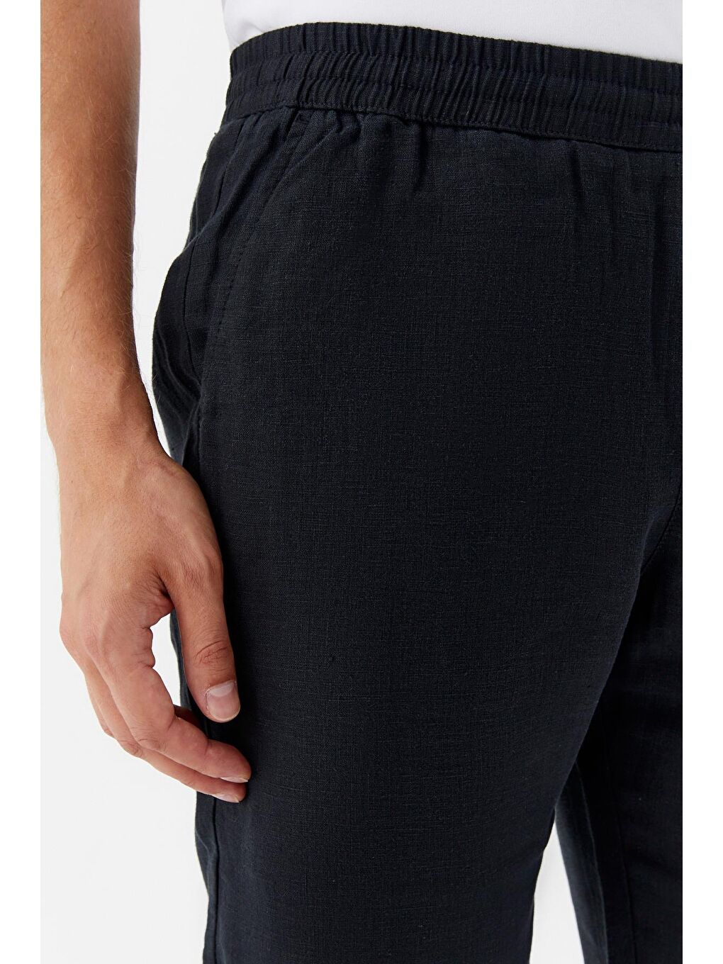 Erkek Siyah Regular Fit %100 Keten Lastikli Bel Bermuda Şort-3