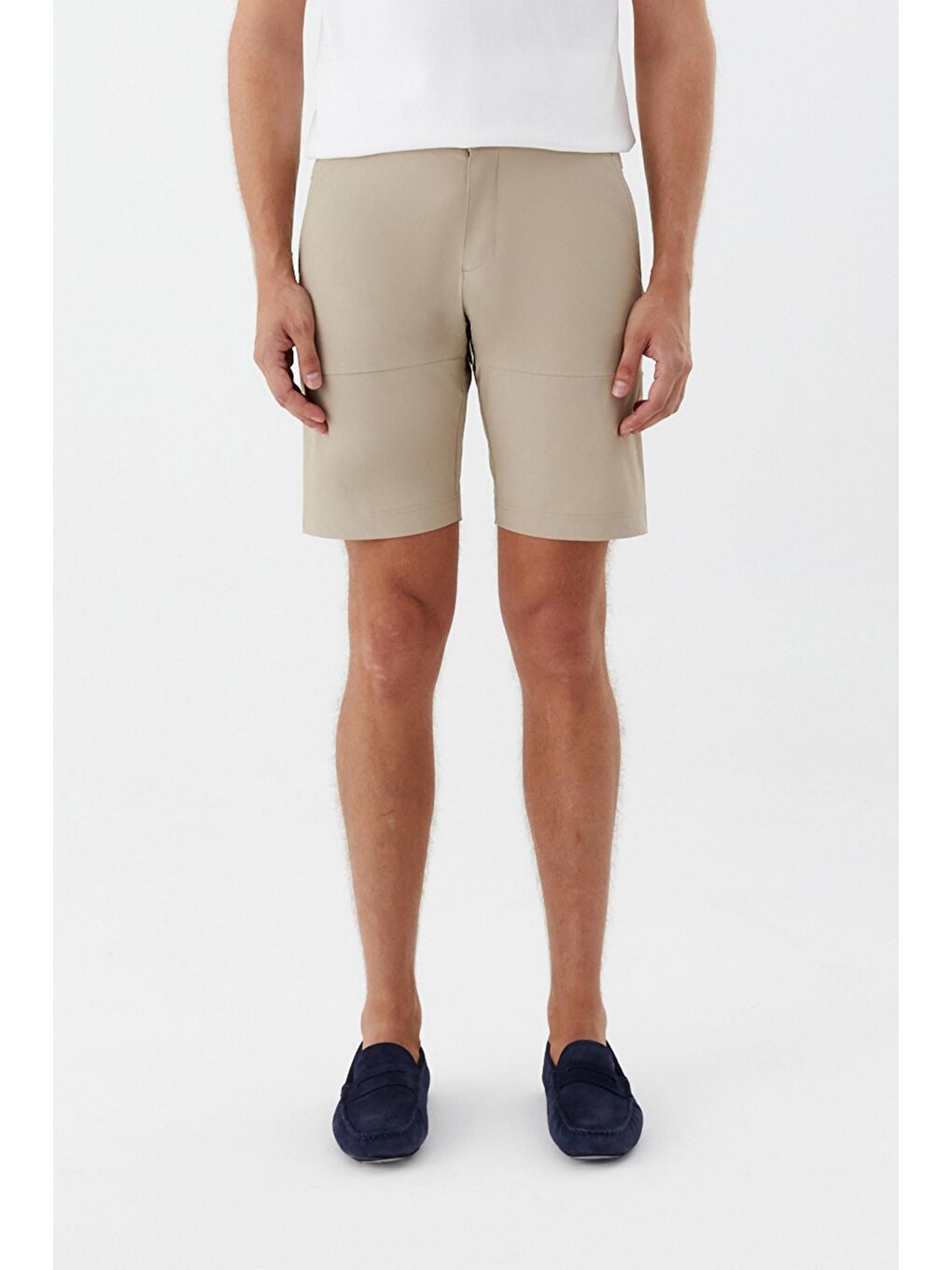 Erkek Bej Bermuda Şort – Regular Fit, Yan Cep Detaylı