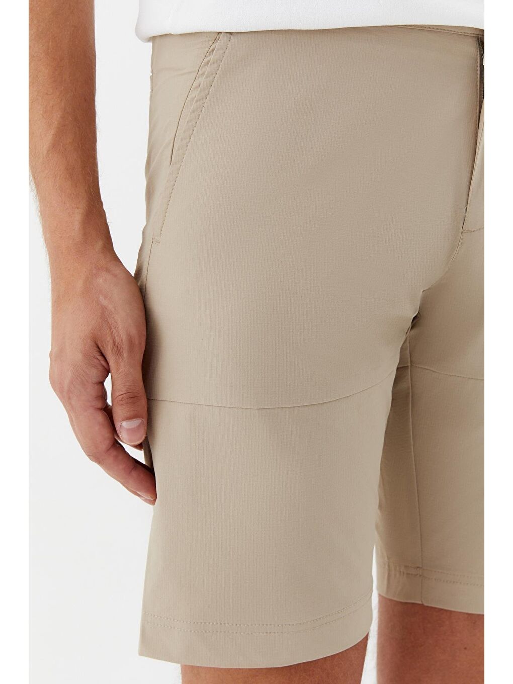 Erkek Bej Bermuda Şort – Regular Fit, Yan Cep Detaylı-2