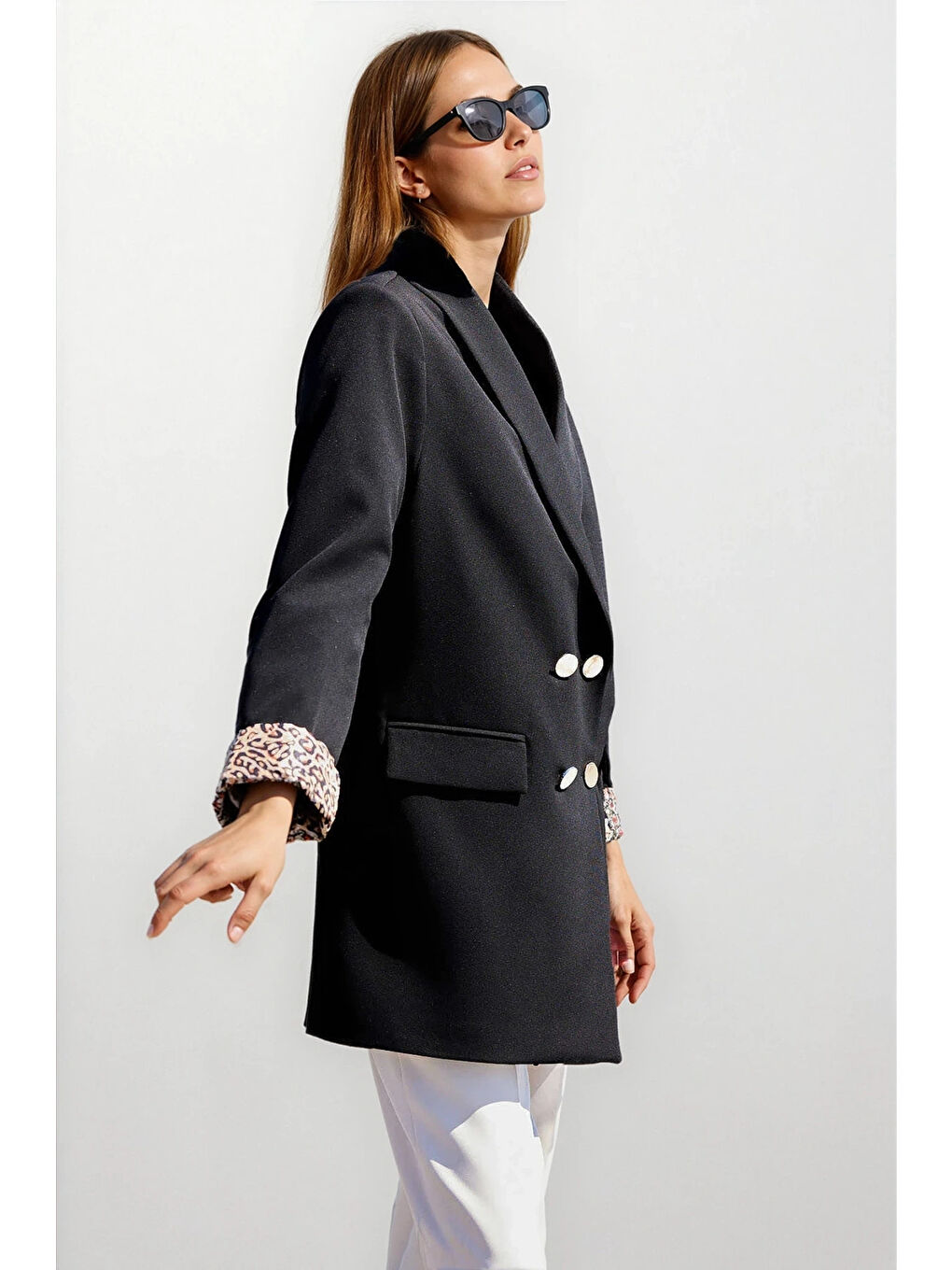 Kadın Siyah Leopar Astarlı Düğme Detaylı Blazer Ceket HZL25W-BD107041-2