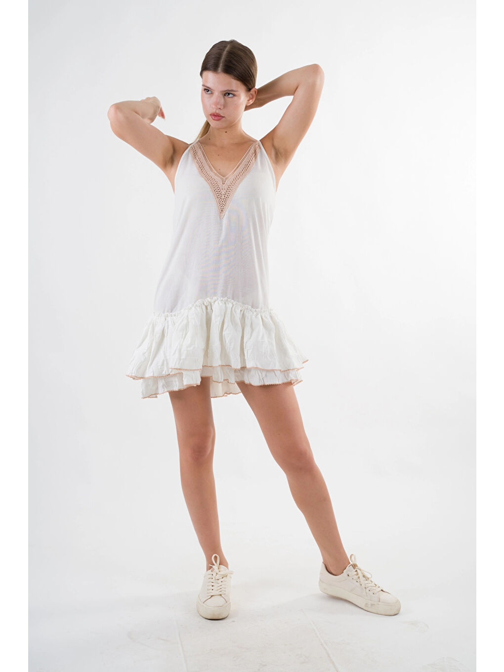 Kadın Ekru V Yaka İp Askılı Eteği Pileli Güpür Detaylı Elbise HZL24S-YY244