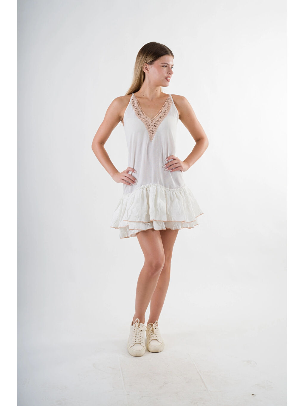 Kadın Ekru V Yaka İp Askılı Eteği Pileli Güpür Detaylı Elbise HZL24S-YY244-1