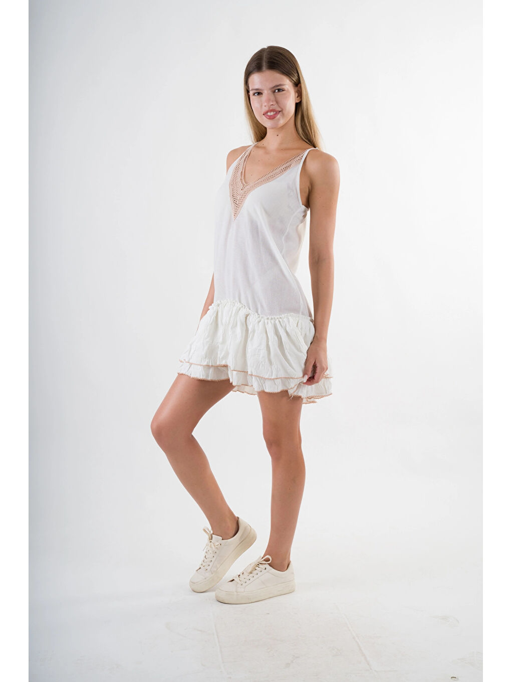 Kadın Ekru V Yaka İp Askılı Eteği Pileli Güpür Detaylı Elbise HZL24S-YY244-2