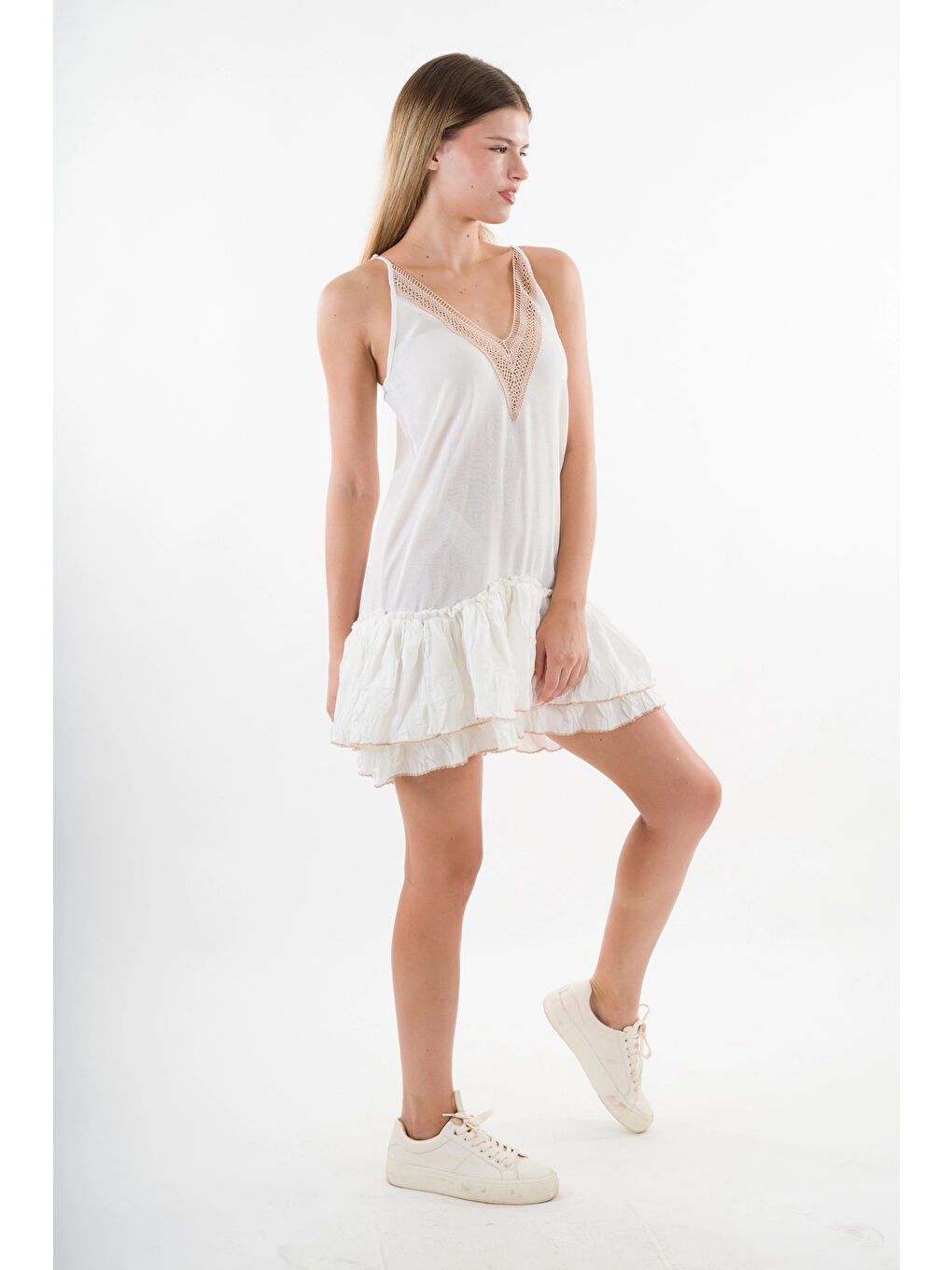 Kadın Ekru V Yaka İp Askılı Eteği Pileli Güpür Detaylı Elbise HZL24S-YY244-4