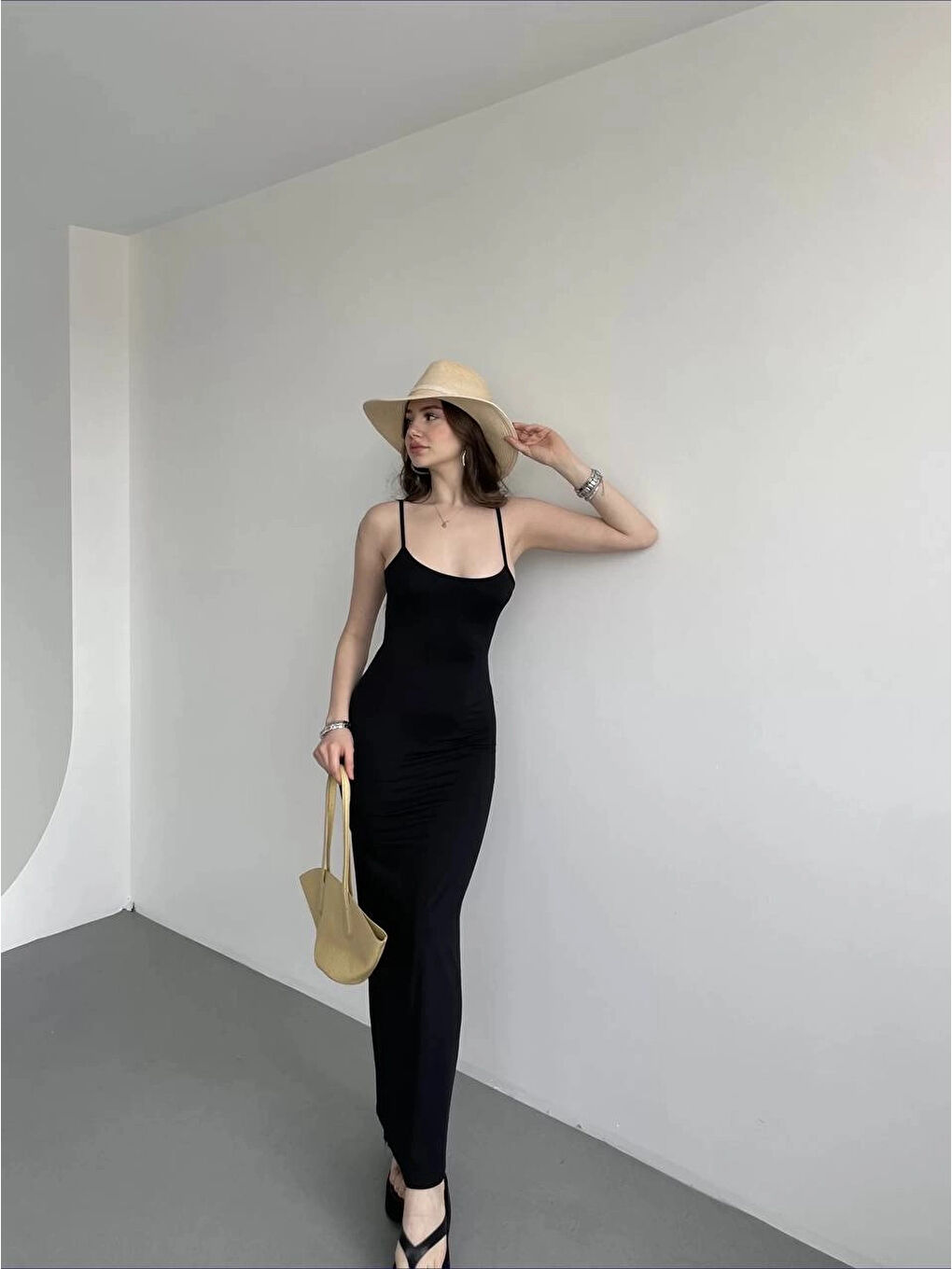 Kadın Siyah Sırtı Açık Yumuşak Dokulu Elbise HZL25S-ZK13281-1