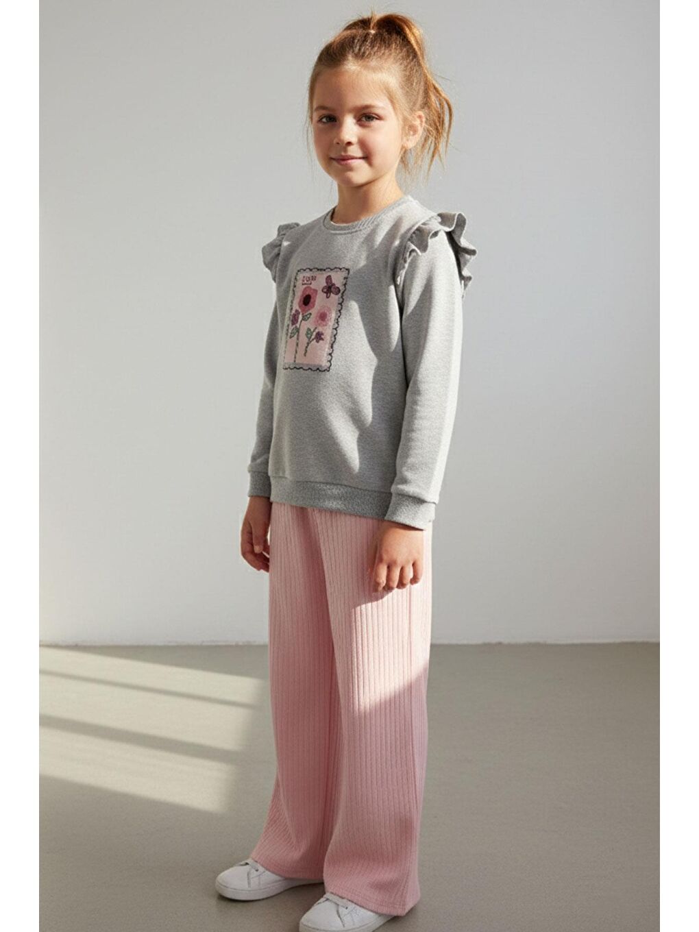 Kız Çocuk Eşofman Takımı Kelebek Dokunuşu Çiçek Bahçesi Gri Melanj (4-8 Yaş)