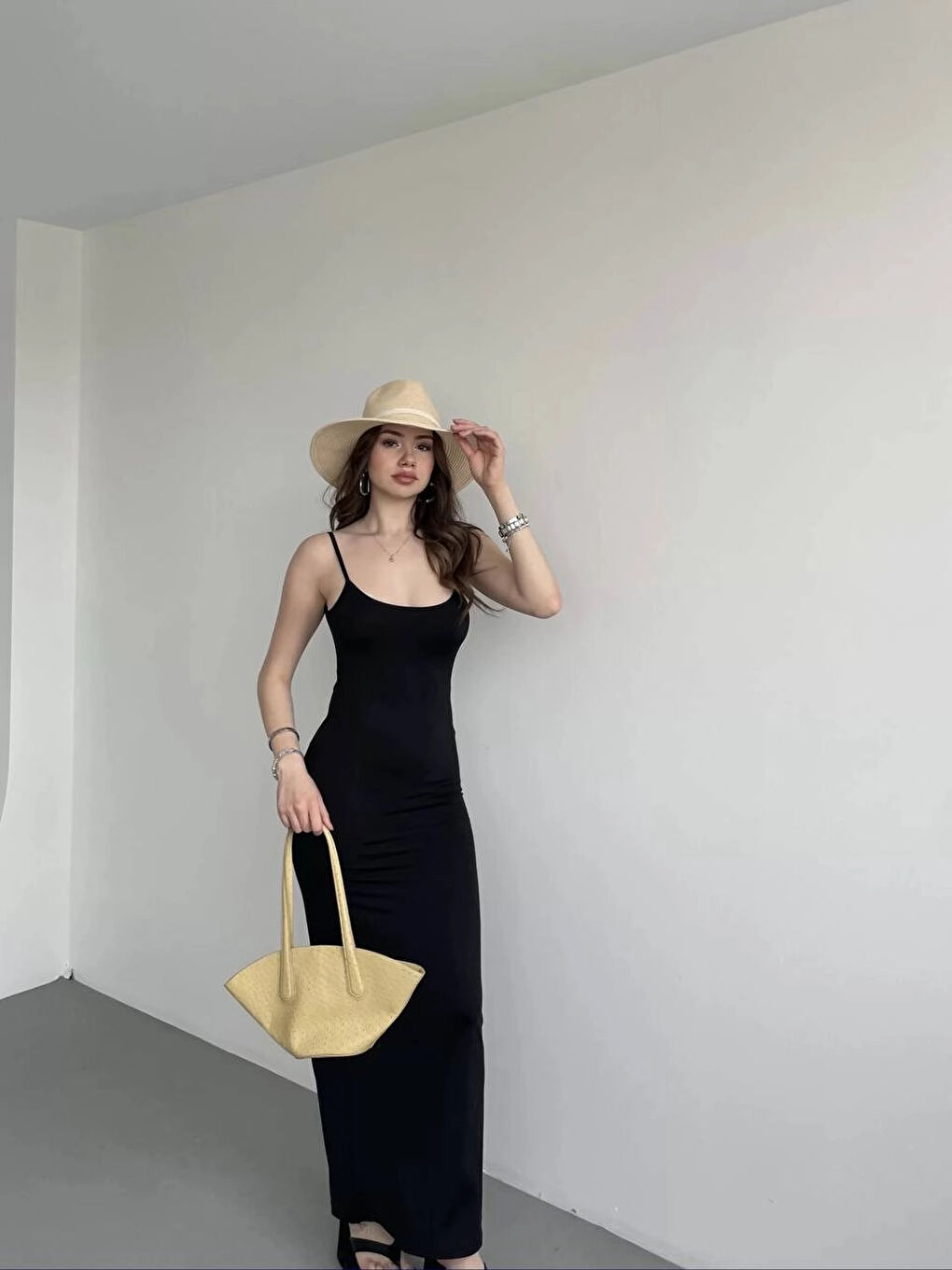 Kadın Siyah Sırtı Açık Yumuşak Dokulu Elbise HZL25S-ZK13281-3