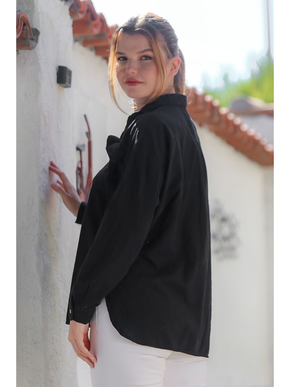 Organik Pamuk Siyah Gömlek Yaka Uzun Kol Çift Kapaklı Cepli Arkası Uzun Dokuma Gömlek 70 65-1