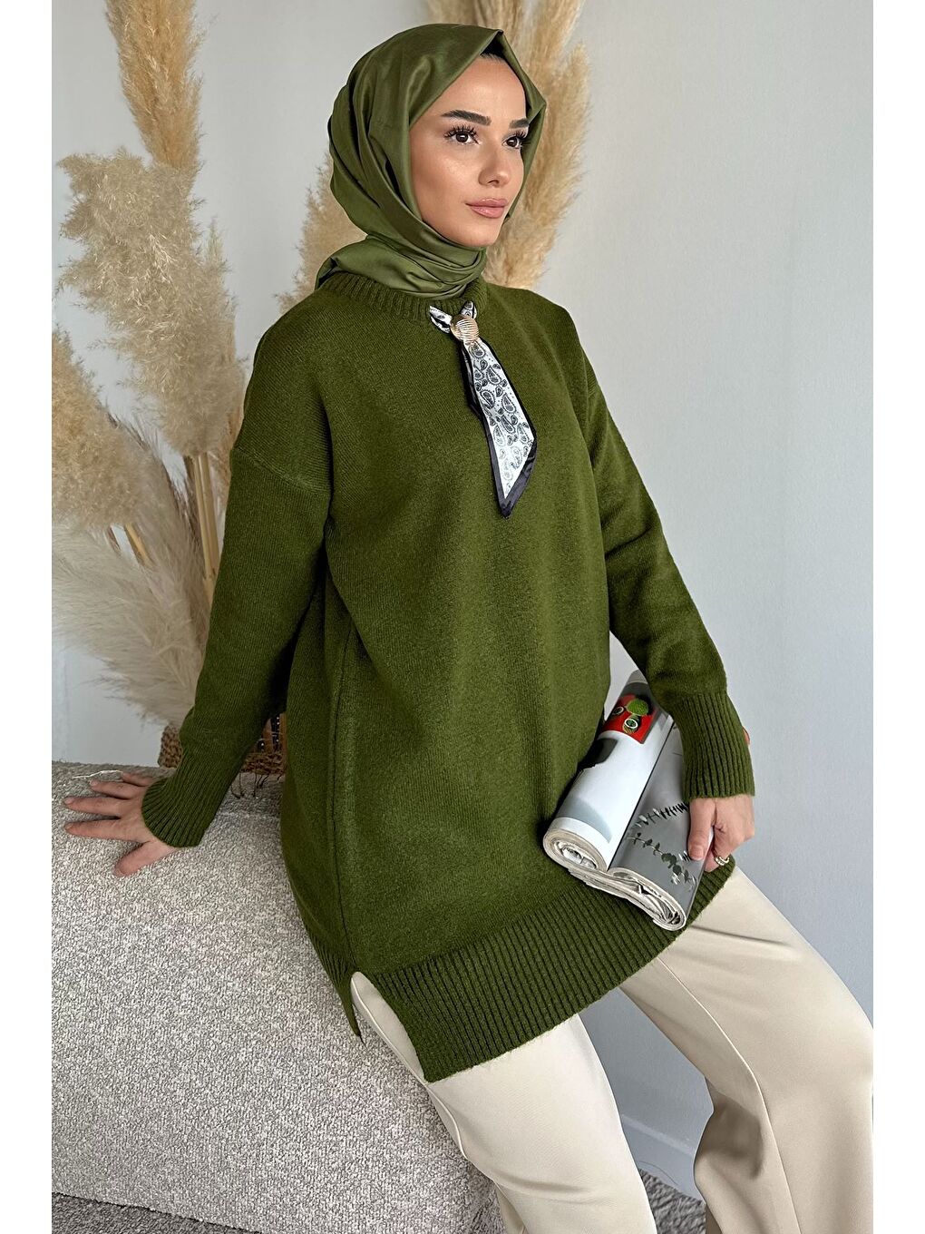 Haki Bisiklet Yaka Fularlı Tesettür Triko Tunik-2