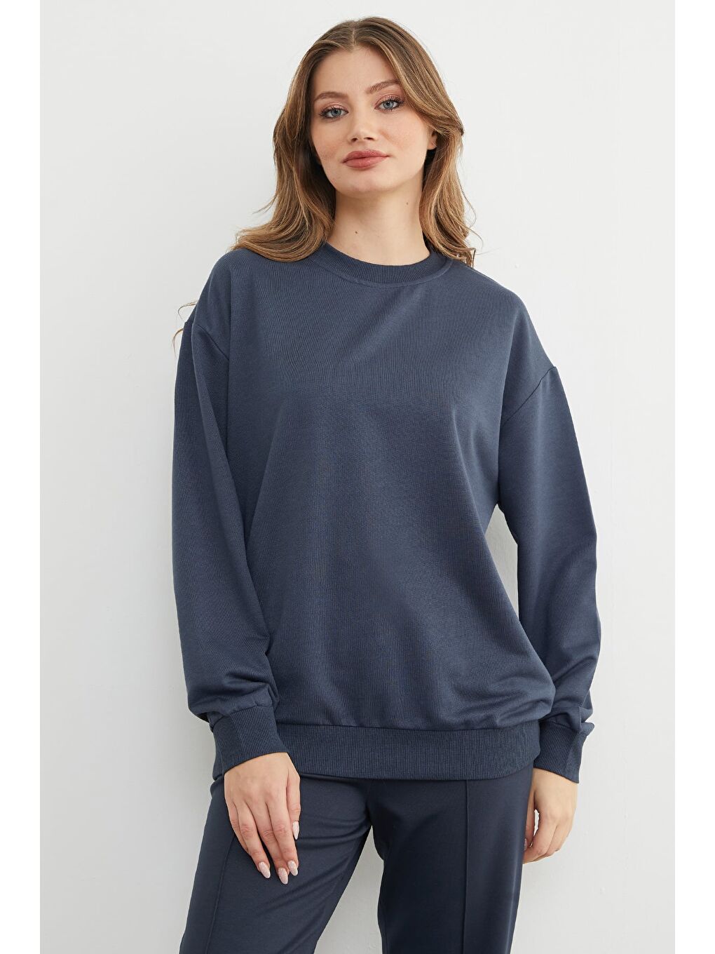Gri Basic Bisiklet Yaka Sweatshirt