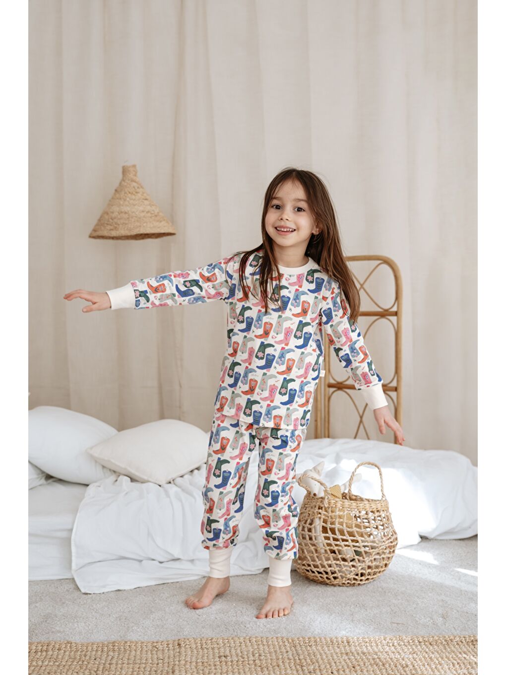 Karışık Kovboy Çizme Baskılı Color Shapes Çocuk Pijama Seti