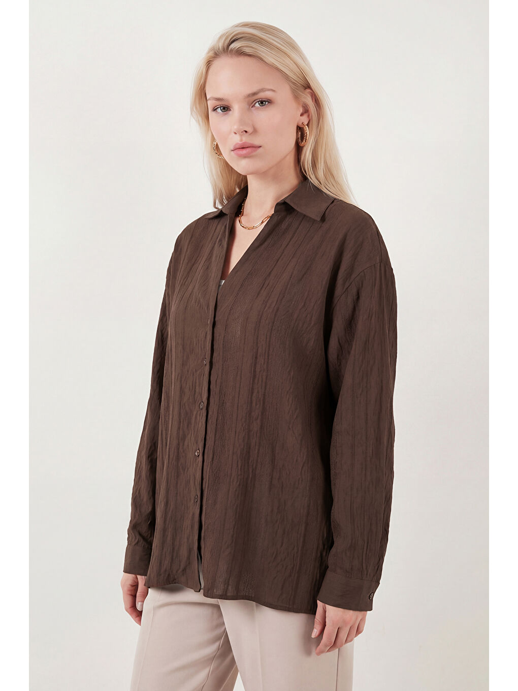 Kahverengi Rahat Kesim Viskon Karışımlı Uzun Kollu Kadın Gömlek 6834914-4
