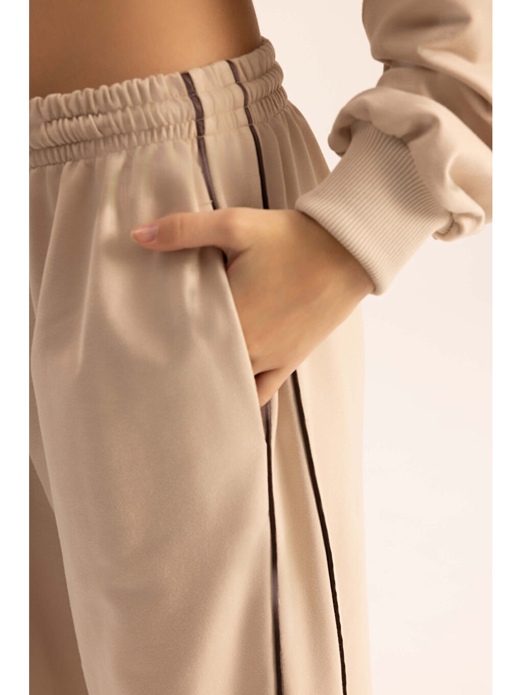 Beyaz Tyon Şerit Detay Kemik Kapüşonlu Crop Eşofman Takım-6