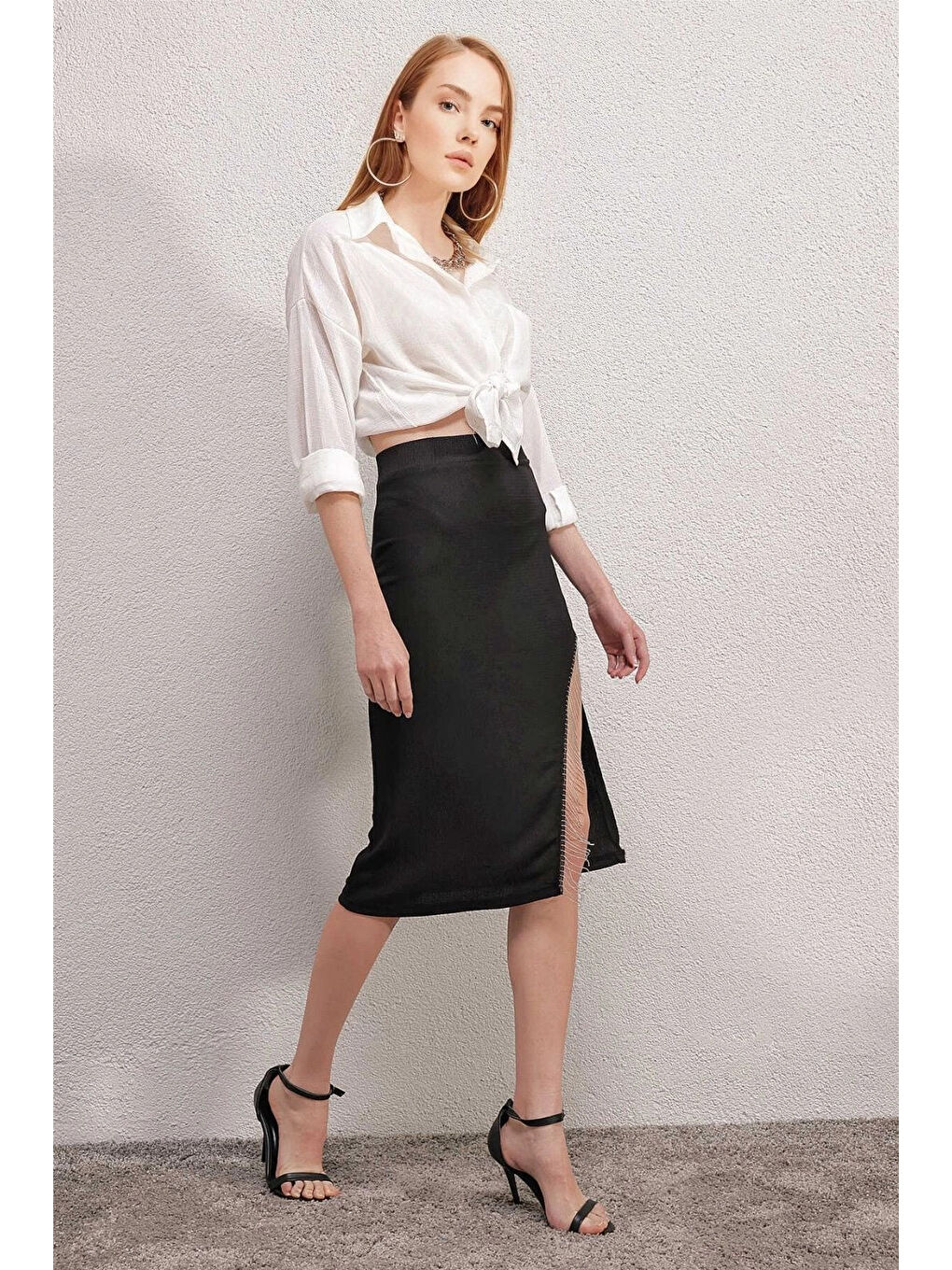 Kadın Siyah Yırtmaçlı Püskül Taşlı Beli Lastikli Uzun Etek HZL24S-BD118901-1