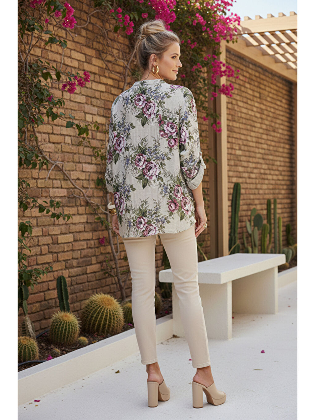 İtalyan Ekru Hakim Yaka Düğmeli 3/4 Kol Çiçekli Cepli Casual Keten Görünümlü Dokuma Bluz 75 65-4