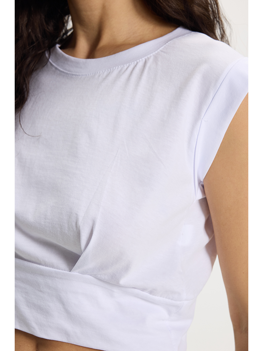 Kadın Slim Fit %100 Pamuk Pileli Yumuşak Doku Beyaz Bisiklet Yaka Crop Bluz-3