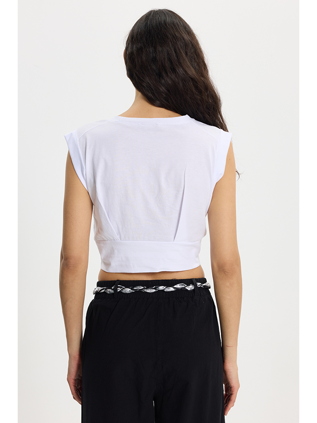 Kadın Slim Fit %100 Pamuk Pileli Yumuşak Doku Beyaz Bisiklet Yaka Crop Bluz-6