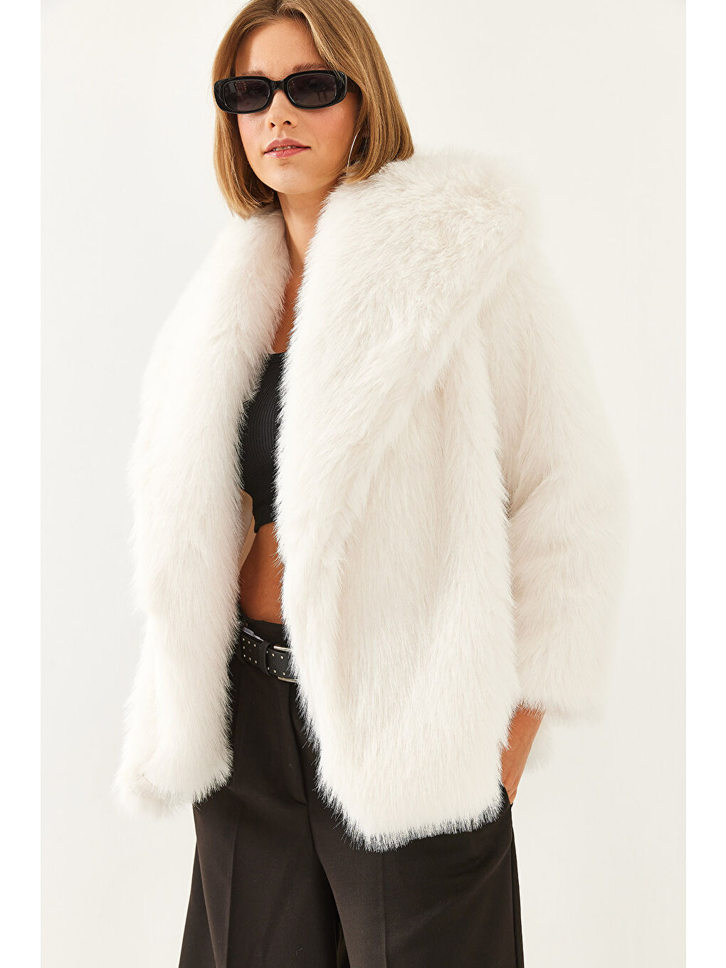 Beyaz Kadın Yakalı Astarlı Premium Kürk MBMS-1