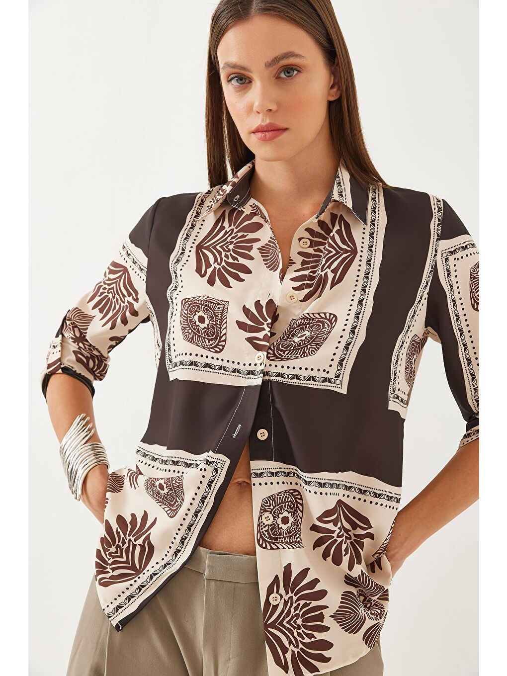 Haki Kadın Desenli Saten Gömlek MBMS