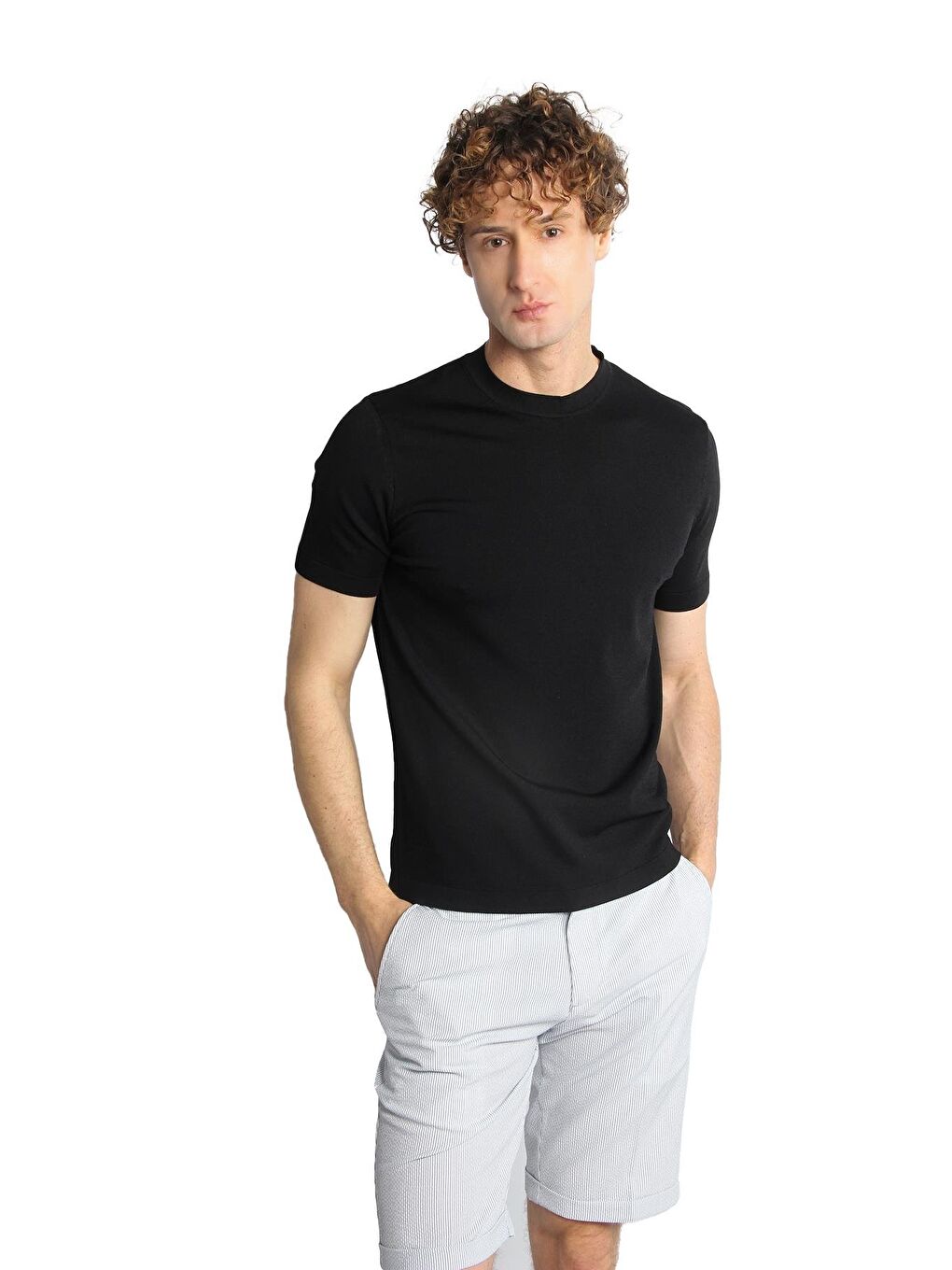 Siyah Dar Kalıp Bisiklet Yaka Düz Kısa Kollu Triko Tişört