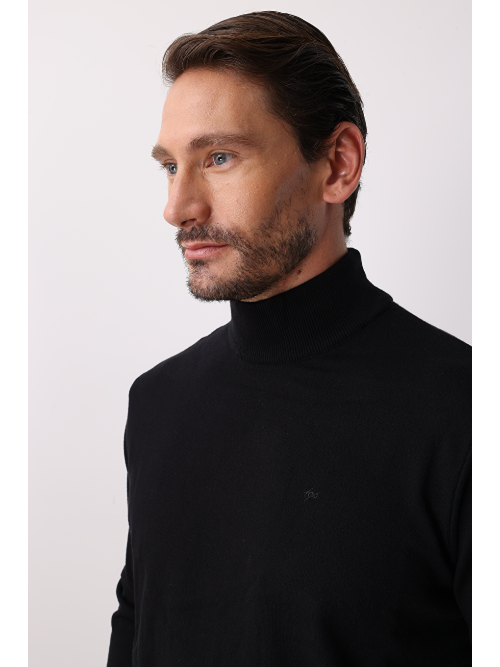 Siyah Dar Kalıp Yarım Balıkçı Düz Triko-2