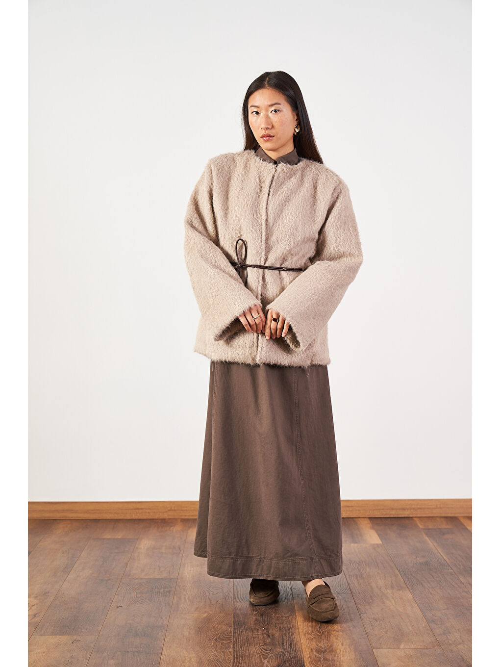 Kahverengi Oversize Kuşaklı Yaka Düğmeli Uzun Denim Elbise Kahve