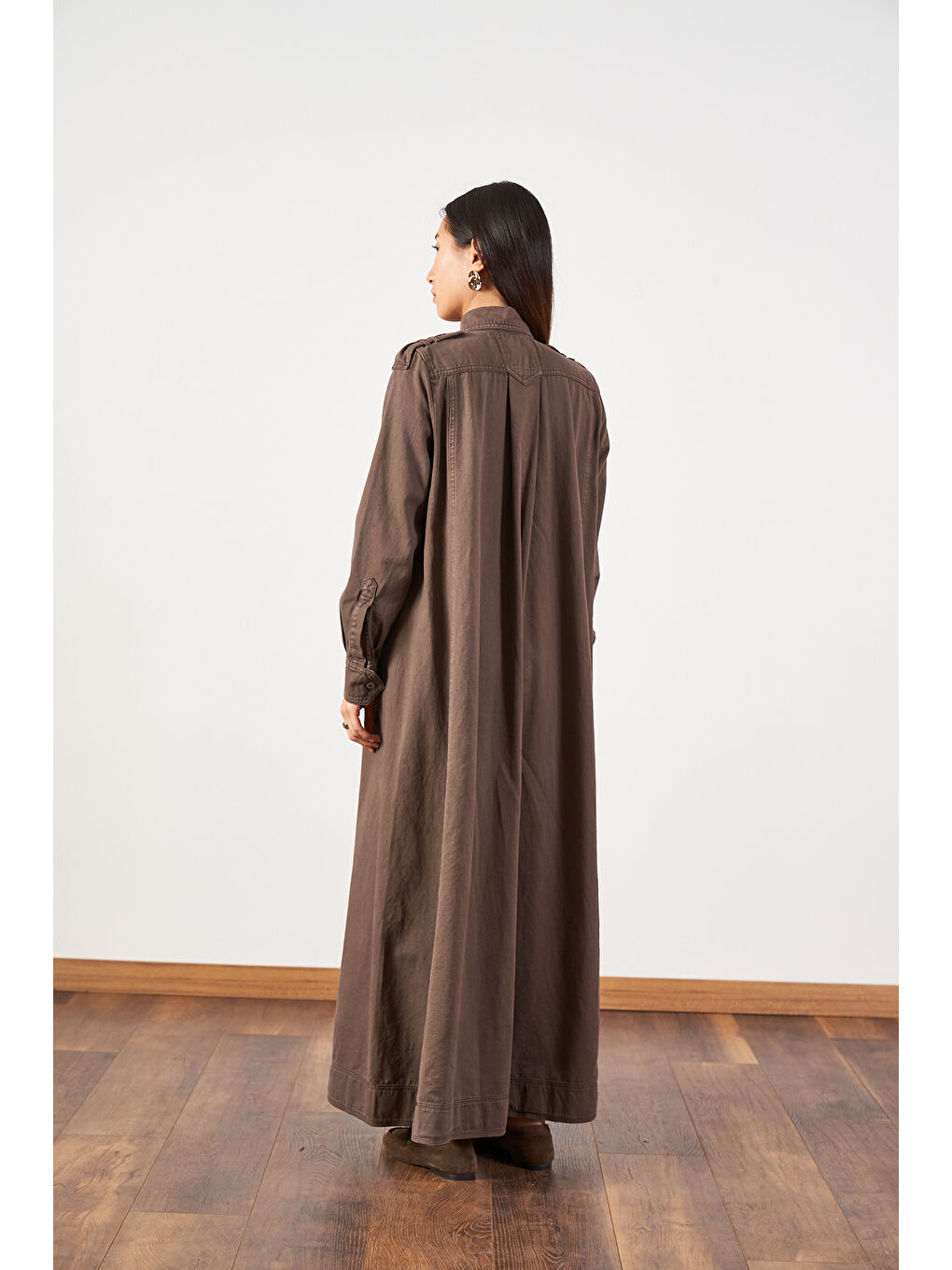 Kahverengi Oversize Kuşaklı Yaka Düğmeli Uzun Denim Elbise Kahve-6