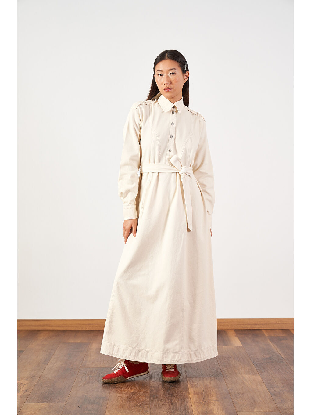 Oversize Kuşaklı Yaka Düğmeli Uzun Denim Elbise Ekru-7