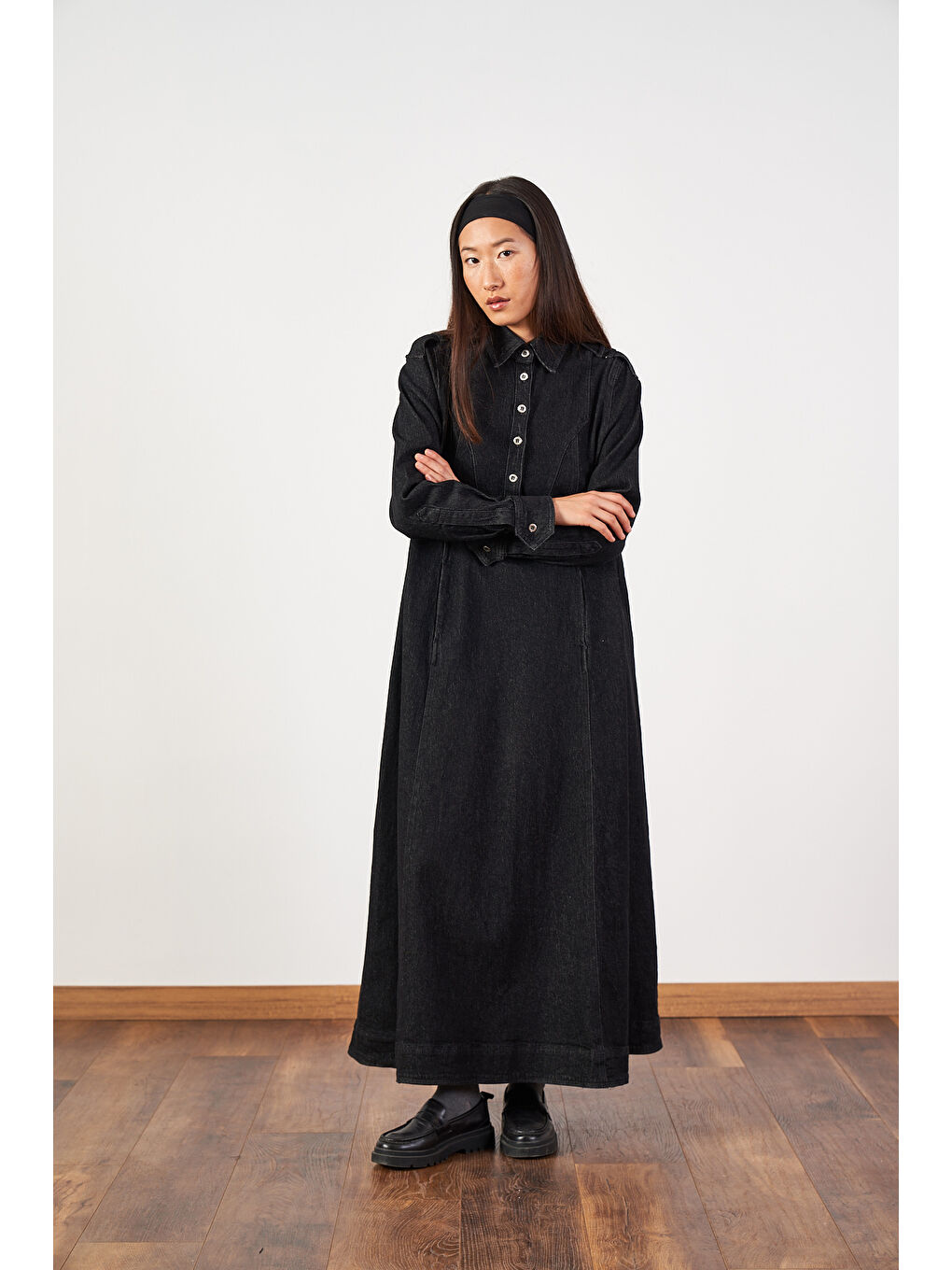 Oversize Kuşaklı Yaka Düğmeli Uzun Denim Elbise Siyah-2