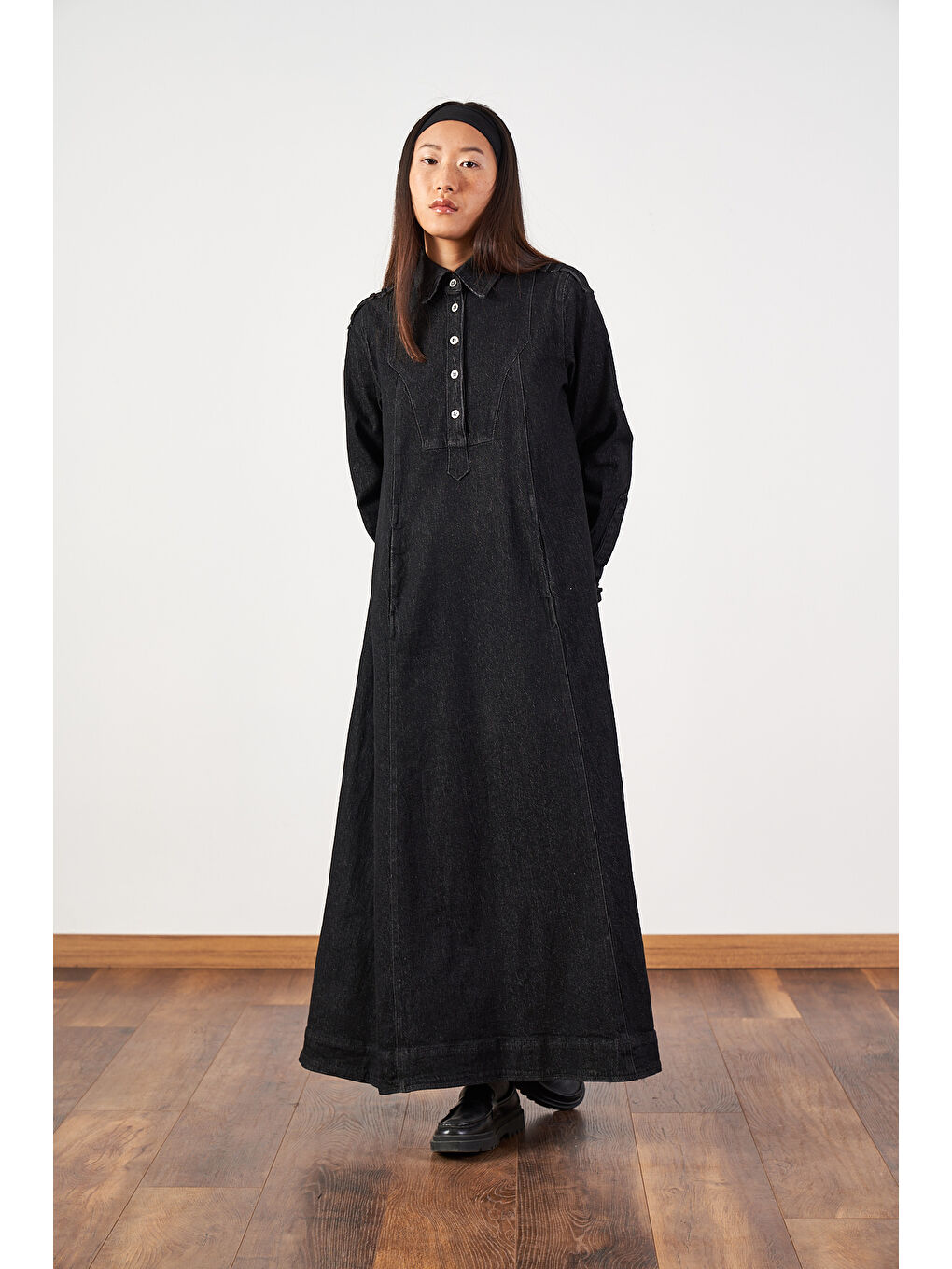 Oversize Kuşaklı Yaka Düğmeli Uzun Denim Elbise Siyah-3
