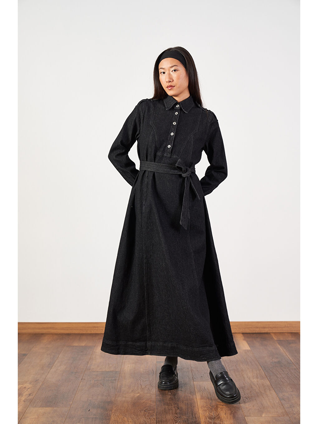 Oversize Kuşaklı Yaka Düğmeli Uzun Denim Elbise Siyah-4