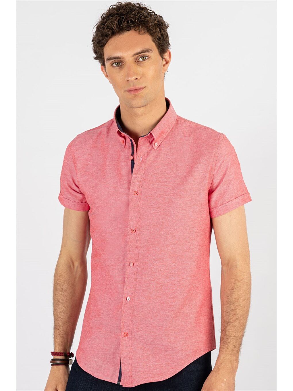 Erkek Slim Fit Dar Kesim Kısa Kollu Pamuklu Oxford Doku Kırmızı Düğmeli Yaka Gömlek