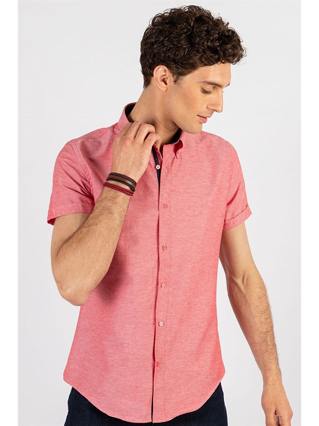 Erkek Slim Fit Dar Kesim Kısa Kollu Pamuklu Oxford Doku Kırmızı Düğmeli Yaka Gömlek-1