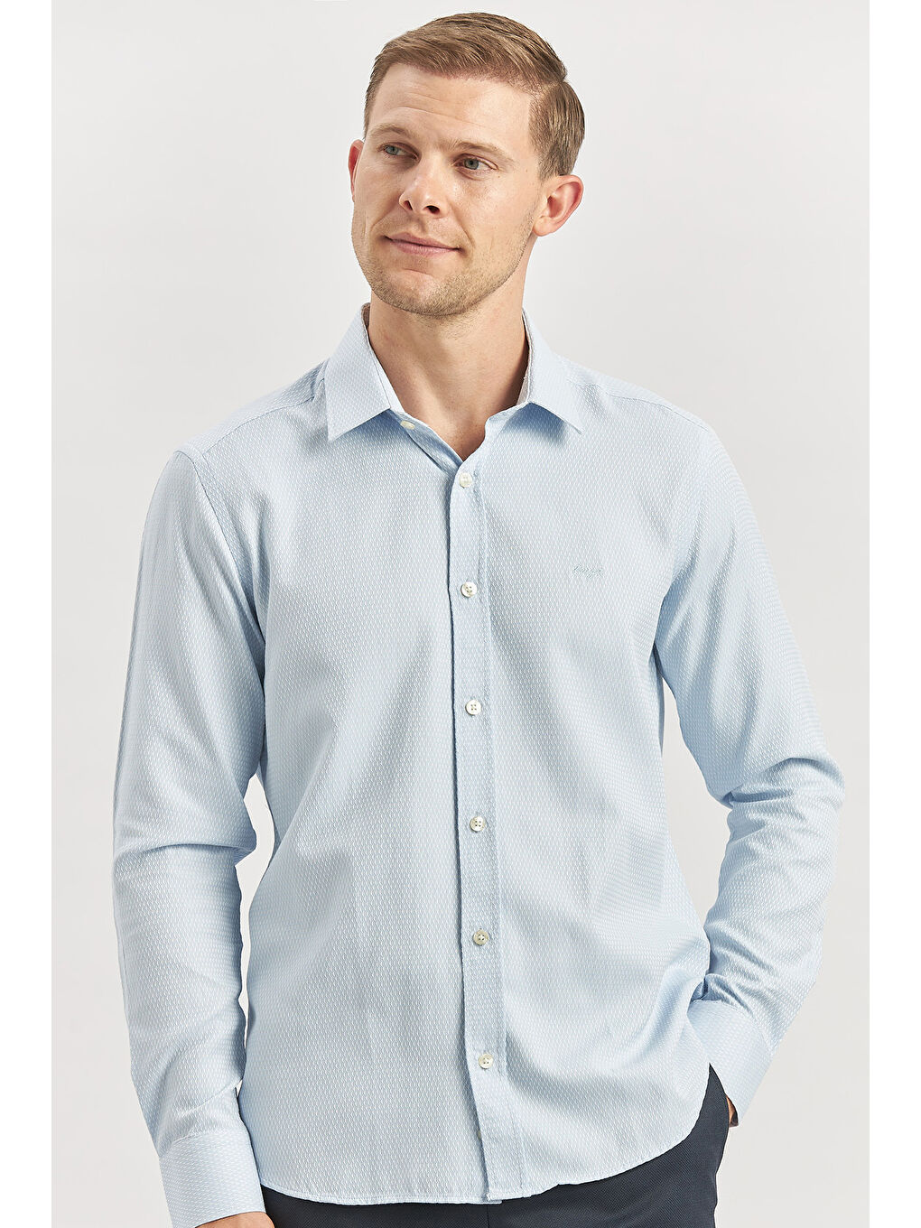 Koyu Mavi Uzun Kol Kendinden Desenli Armürlü 032 Sert Yaka Casual Slim Fit Gömlek 1004240249