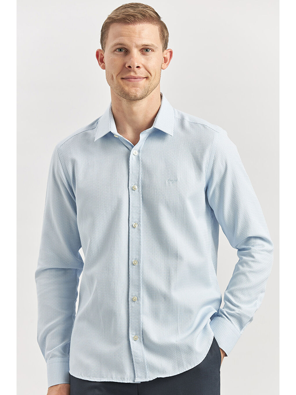 Koyu Mavi Uzun Kol Kendinden Desenli Armürlü 032 Sert Yaka Casual Slim Fit Gömlek 1004240249-1