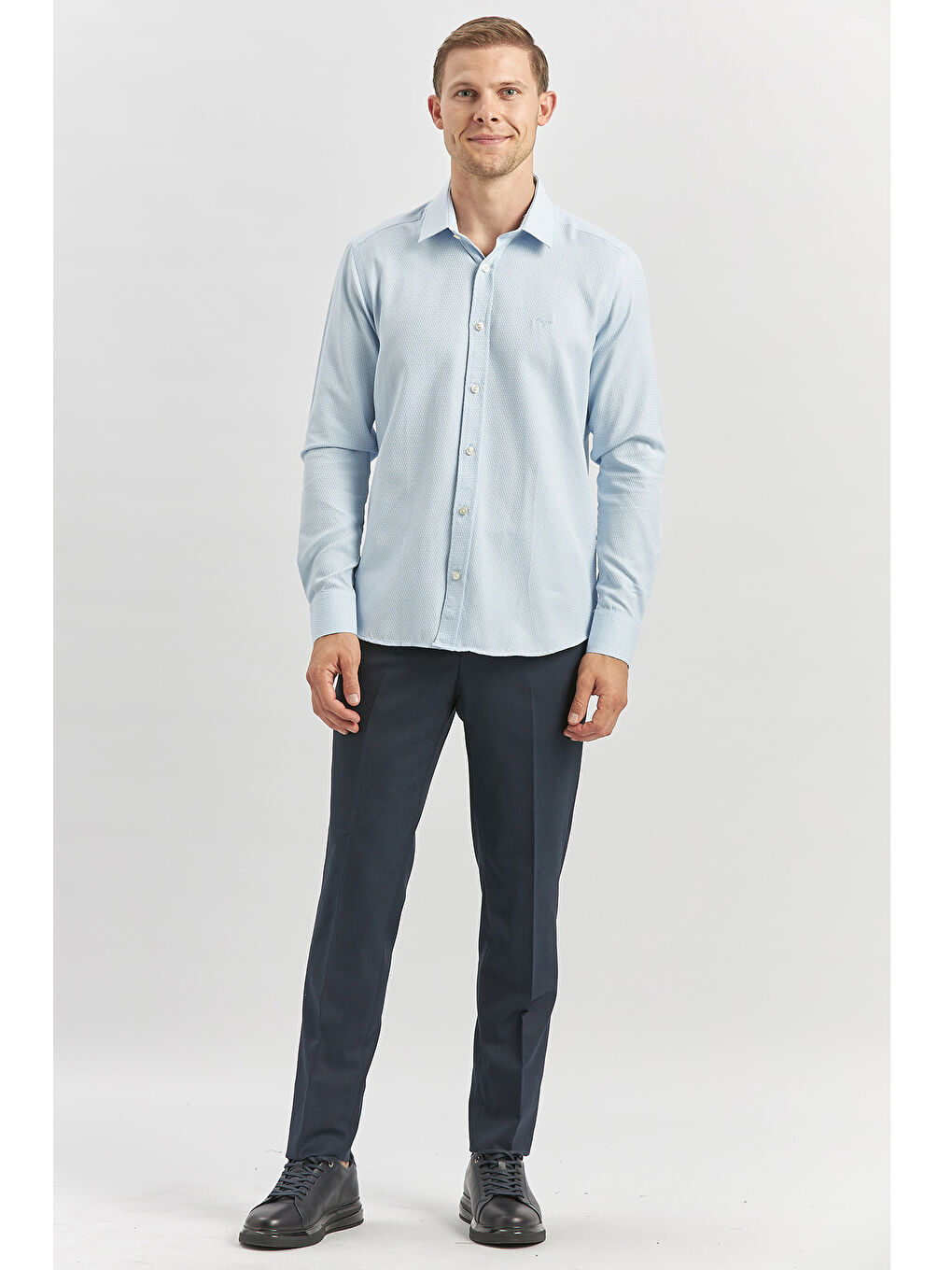 Koyu Mavi Uzun Kol Kendinden Desenli Armürlü 032 Sert Yaka Casual Slim Fit Gömlek 1004240249-2