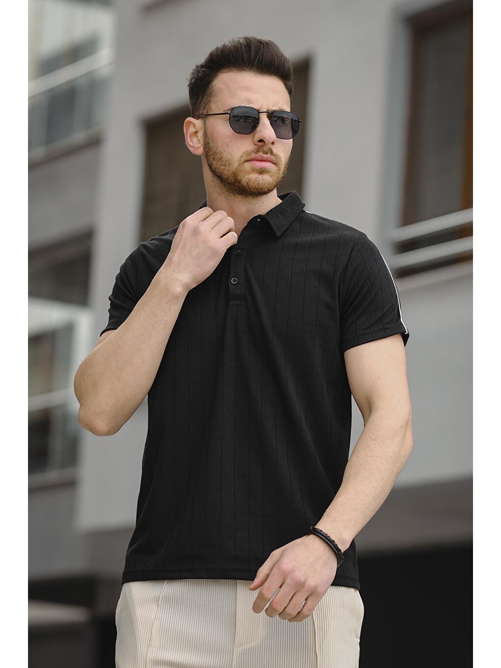 Siyah Omzu Şerili Slim Fit Erkek Bisiklet Yaka Tişört-1