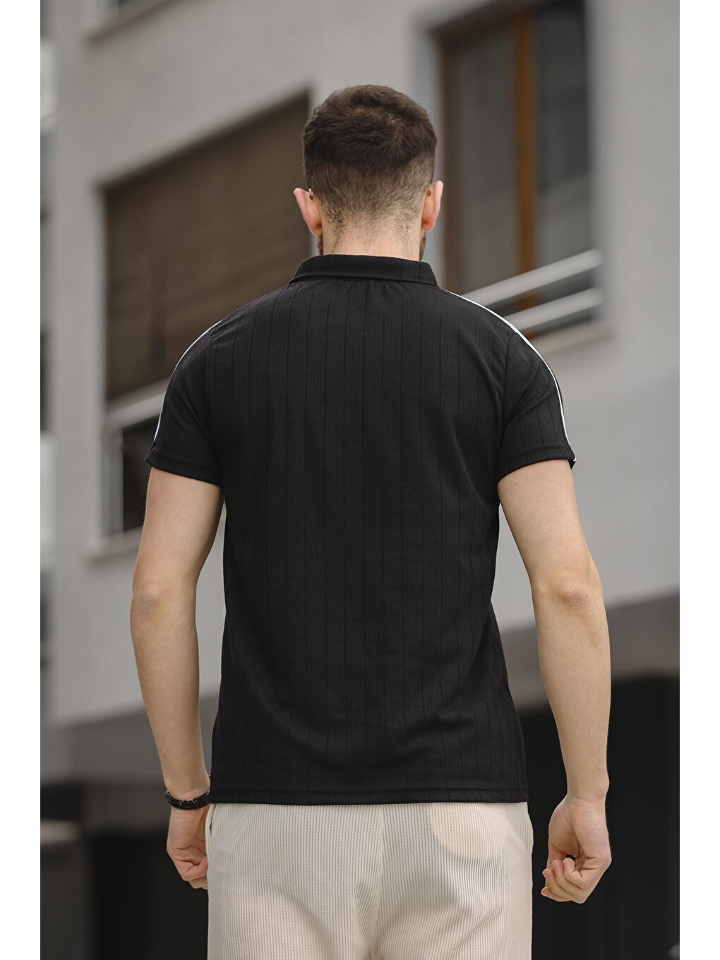 Siyah Omzu Şerili Slim Fit Erkek Bisiklet Yaka Tişört-2