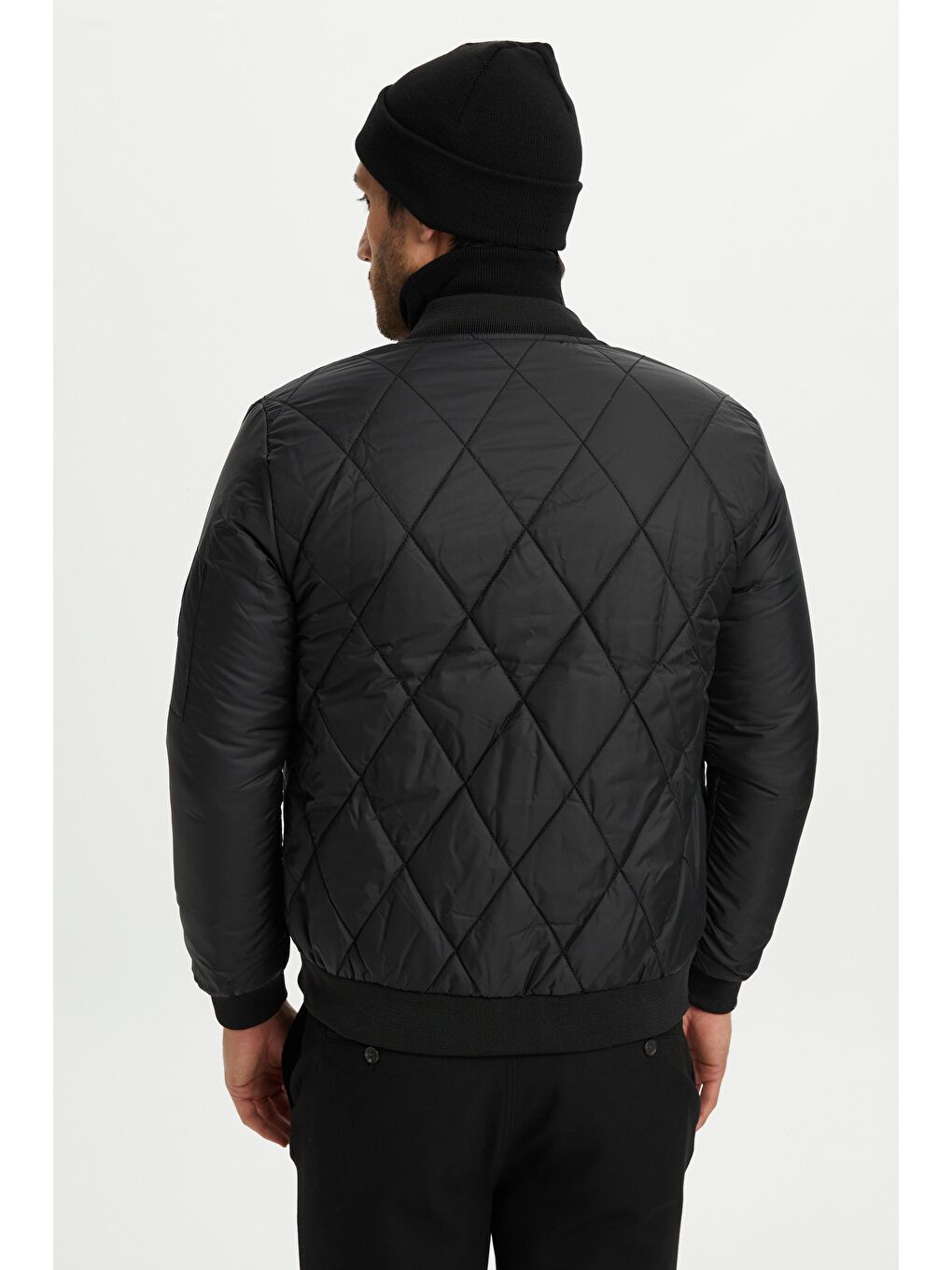 Siyah Erkek Su ve Rüzgara Dayanıklı Kapitone Desenli Kışlık Mont KM-500-5