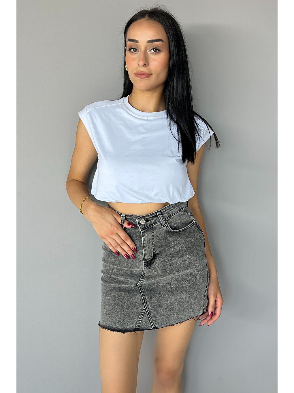 GÜLSELİ Beyaz Bisiklet Yaka Bel Lastikli Kadın Basic Crop Top Tişört