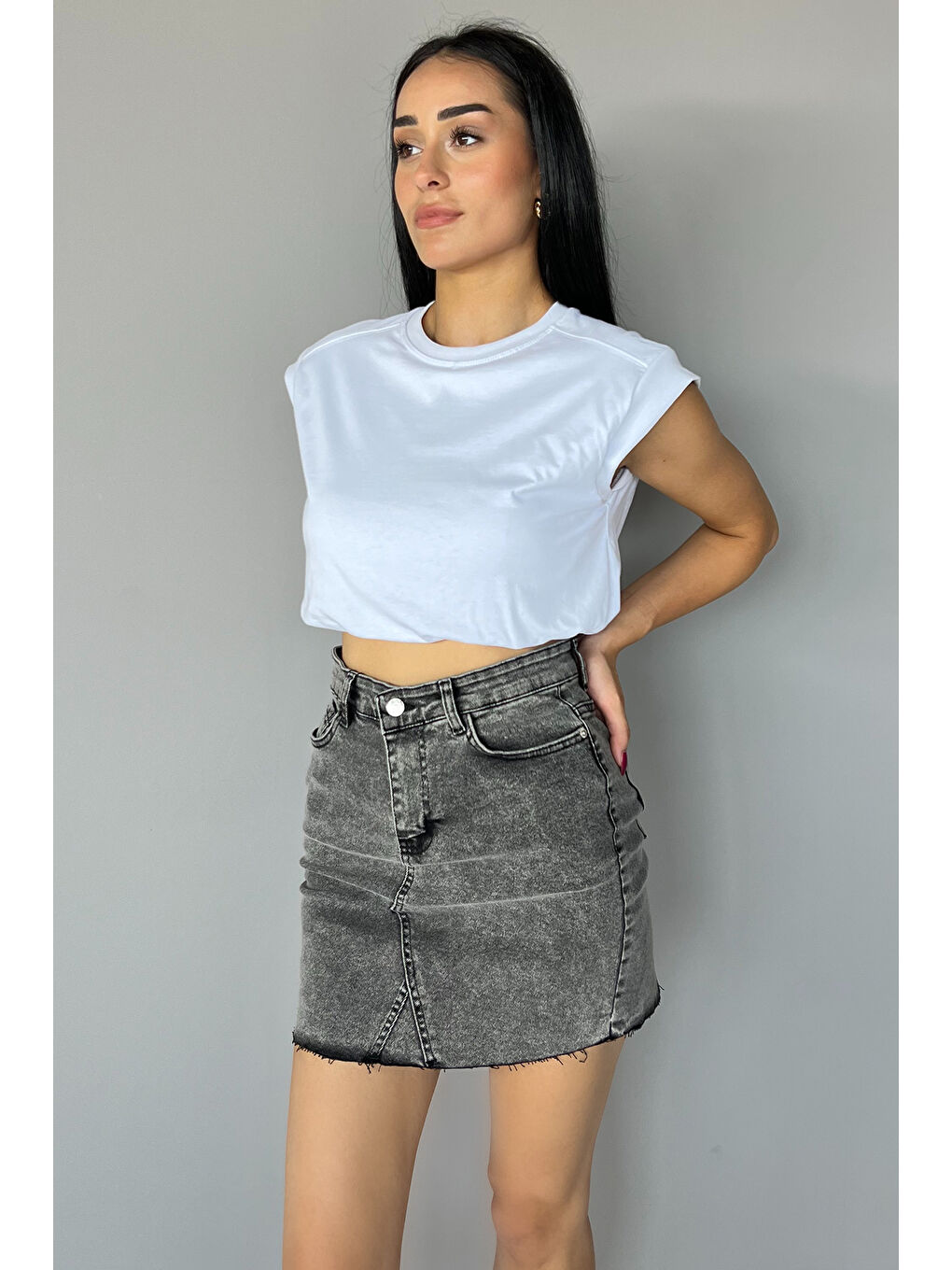 GÜLSELİ Beyaz Bisiklet Yaka Bel Lastikli Kadın Basic Crop Top Tişört - 1