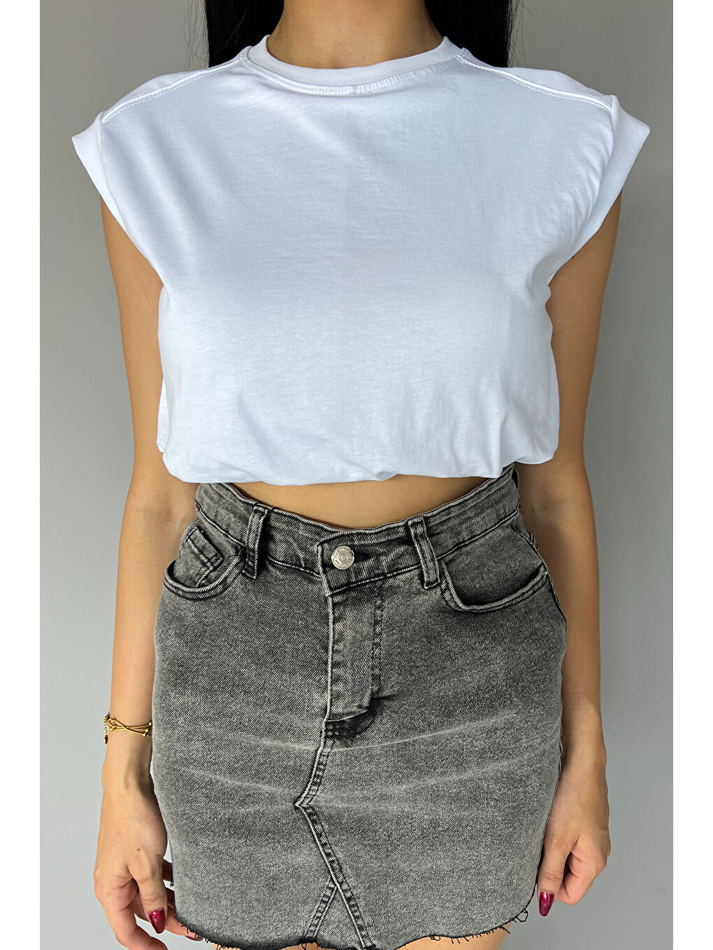 GÜLSELİ Beyaz Bisiklet Yaka Bel Lastikli Kadın Basic Crop Top Tişört - 2