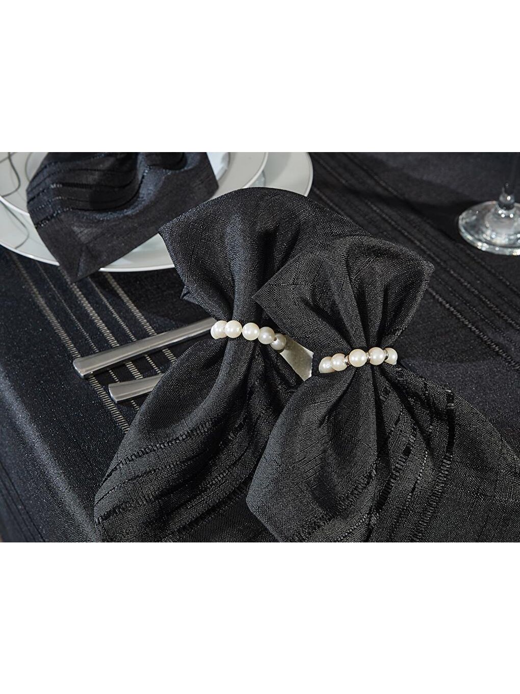 Karışık Corvver 26 Parça Dertsiz Masa Örtüsü Takımı Siyah-2