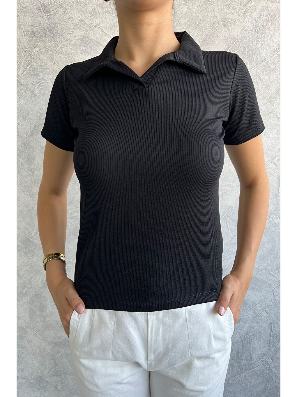 Siyah Polo Yaka Kendinden Desenli Kadın Elastanlı Bluz-2