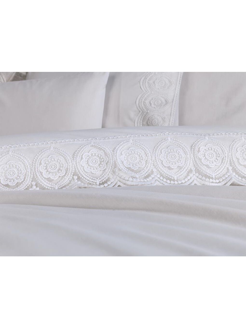 Karışık Fransız Dantelli Ceylin Çeyizlik Nevresim Takımı Krem-2