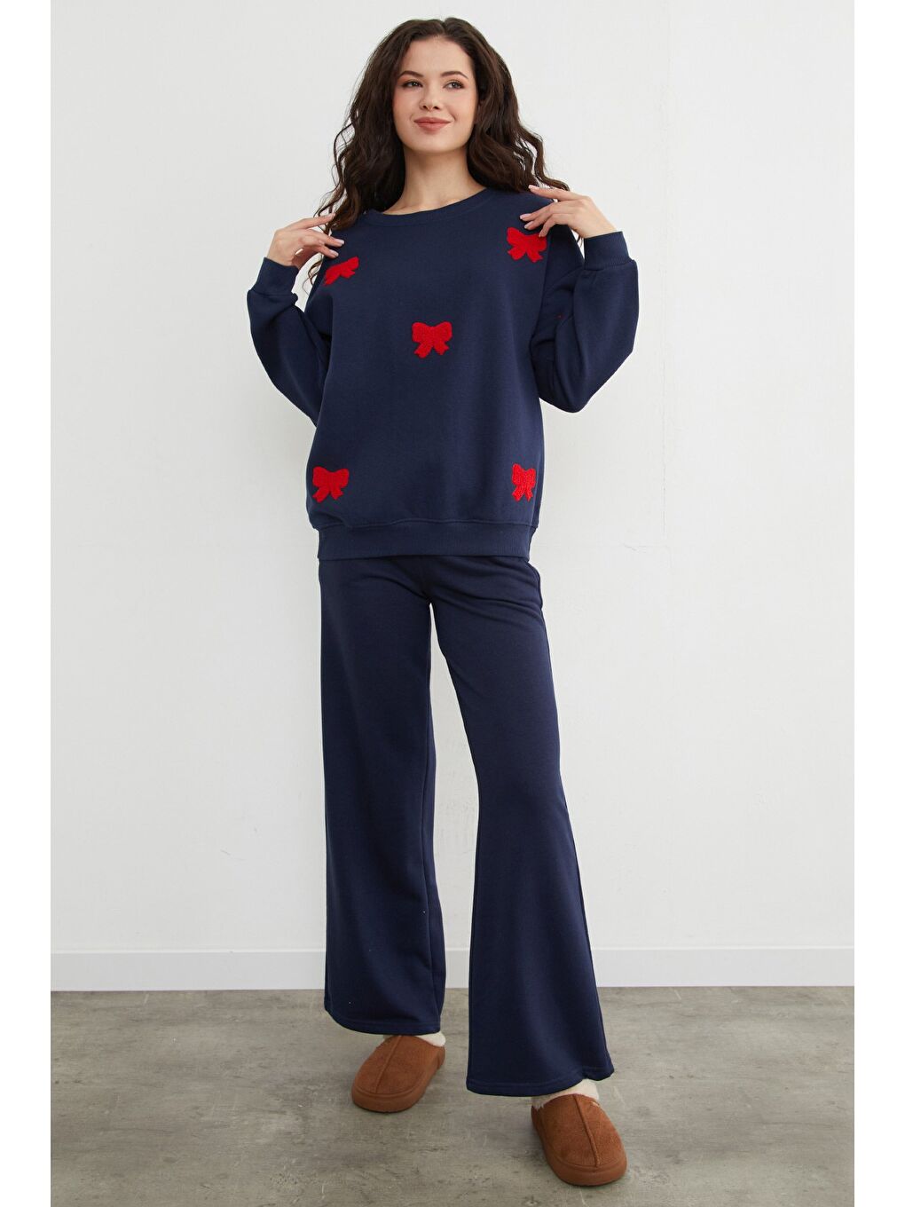 Lacivert 3 İplik Fiyonk Nakışlı Oversize Sweatshirt-1