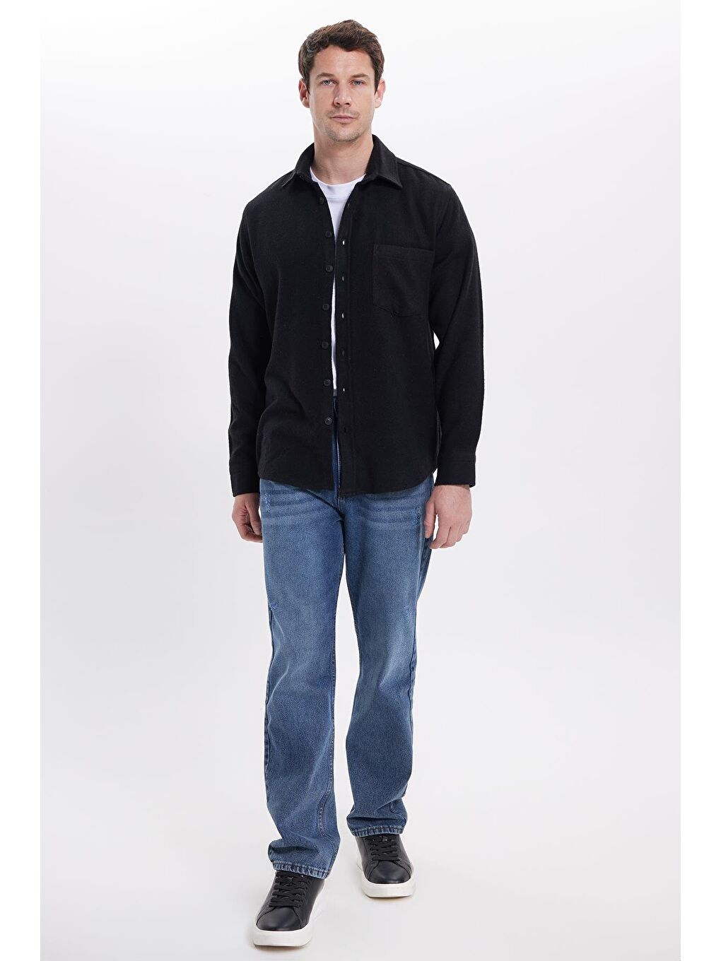 Erkek Regular Fit Klasik Kesim Düz Cepli Koyu Siyah Oduncu Gömlek-1