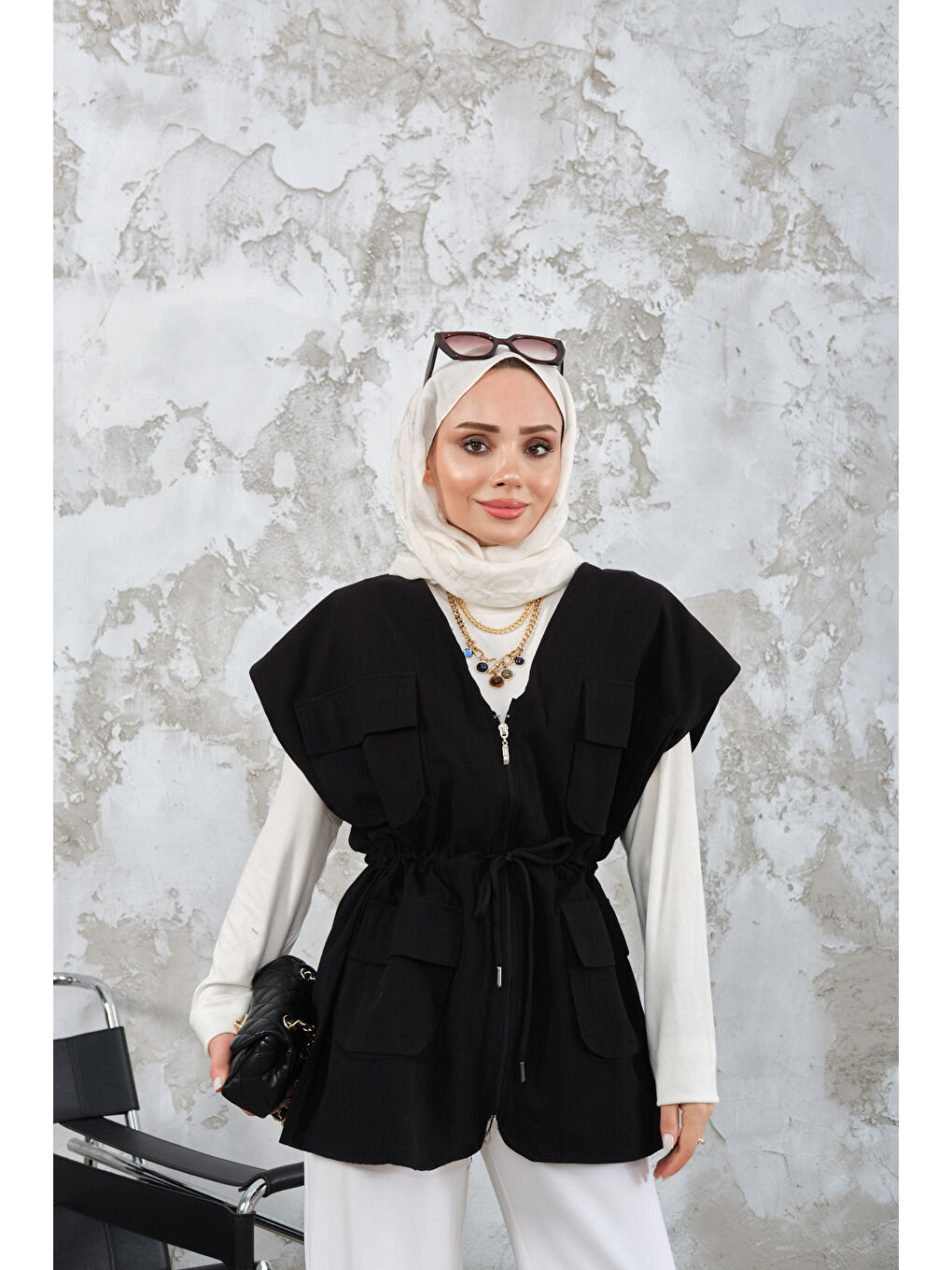 Kadın Kordon Detay Gabardin Bel Bağlamalı Yelek Siyah-3